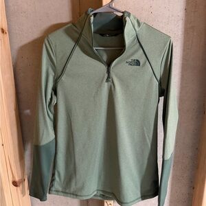 North Face Women’s 1/4 Zip Medium